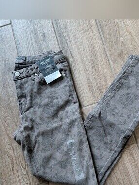 Simply Vera Vera Wang Gray Floral Skinny Jeans - Subtle Floral Print